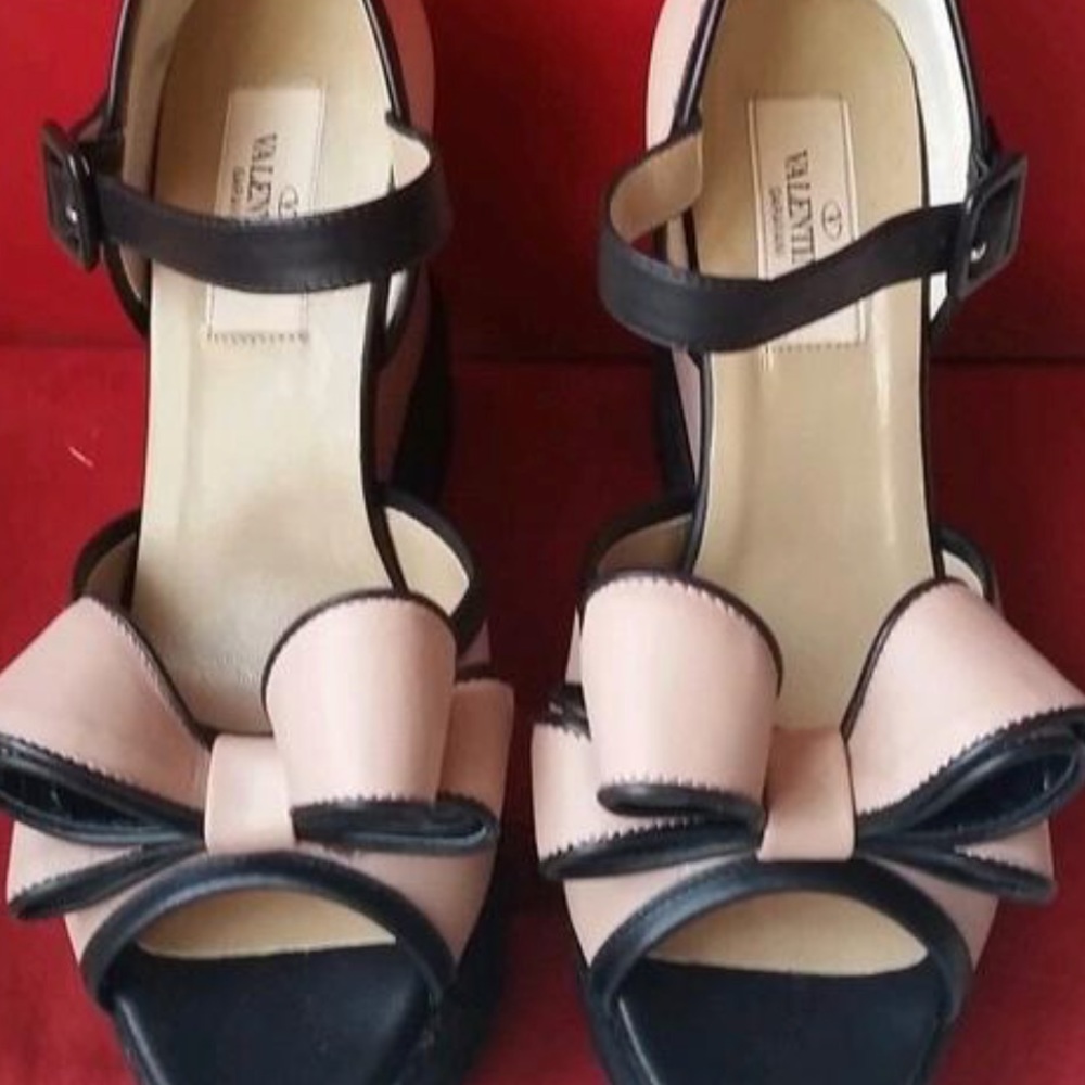 Blush Beige/Black Bow Wedges